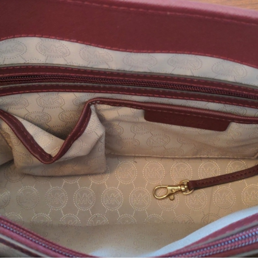 Michael Kors Jet Set Snap Pocket Leather Tote Maroon - Picture 2 of 6